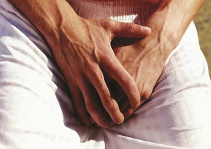 Bị đau 1 bên tinh hoàn phải trái và bụng dưới là bệnh gì