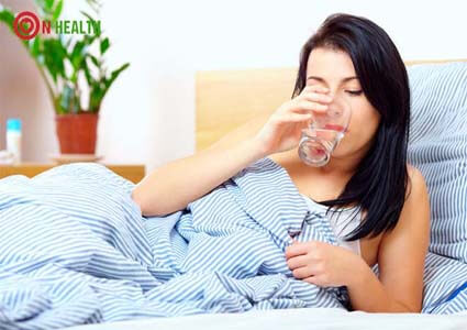 14 Lý do bạn nên uống nước lọc ấm vào buổi sáng khi ngủ dậy